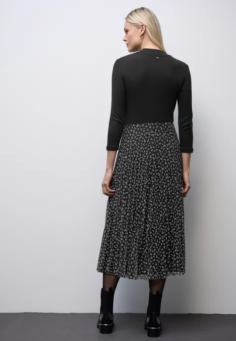 Robe avec jupe plissée Black
