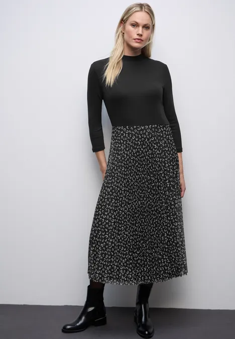 Robe avec jupe plissée Black