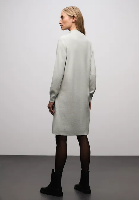 Gebreide jurk met col pelican grey mel. Gebreide jurk met col pelican grey mel.