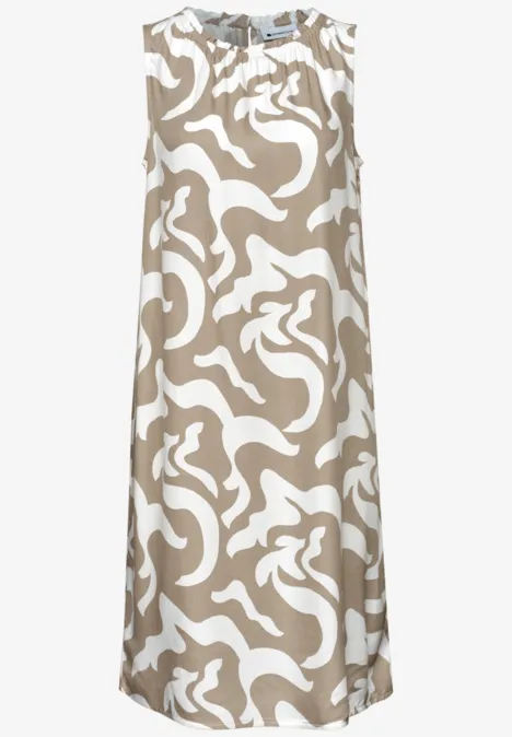 Ärmelloses A-Linien-Kleid in Midi-Länge mit beigem Grund und weißem, abstraktem Muster.