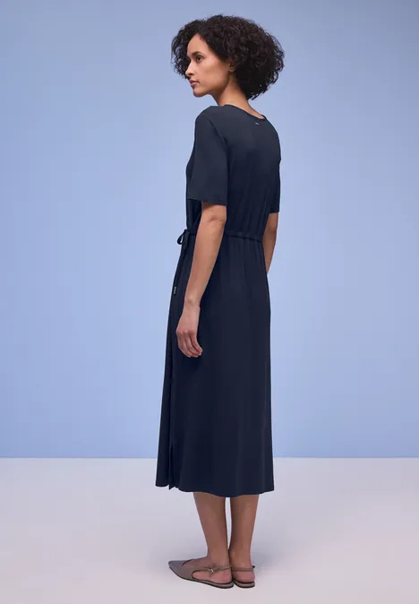 Robe midi avec détail cache-cœur shadowed navy Robe midi avec détail cache-cœur shadowed navy