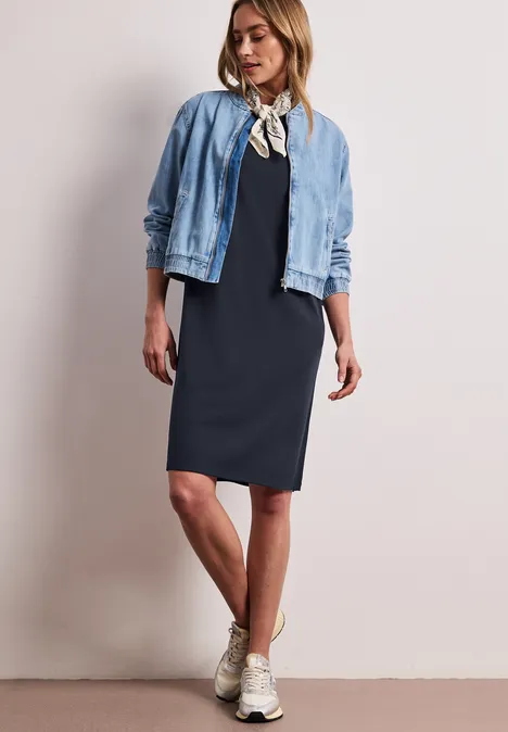 Knielanges Kleid mit Puffärmeln shadowed navy Knielanges Kleid mit Puffärmeln shadowed navy