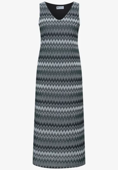 Robe longue sans manches à encolure V avec motif zigzag gris, noir et blanc.