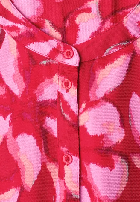 Rotes und pinkes Hemd mit abstraktem Blumenmuster und Knopfleiste