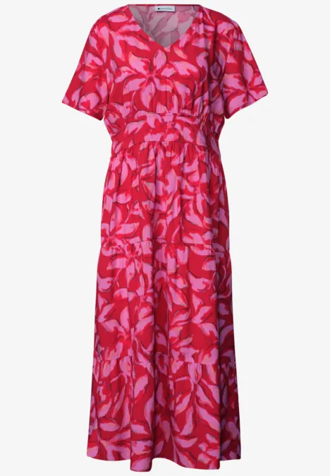 Robe midi avec imprimé et détail smocké salsa red Robe midi rouge à motif de feuilles, col V, manches courtes et taille marquée.
