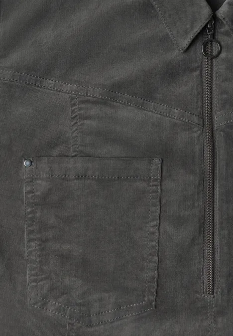 Dunkles Hemd mit Brusttasche, senkrechtem Reißverschluss und Metall-Ring-Detail