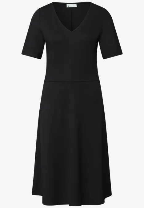 Robe en jersey à manches courtes Black Robe noire ajustée, col V, manches mi-longues et jupe évasée.