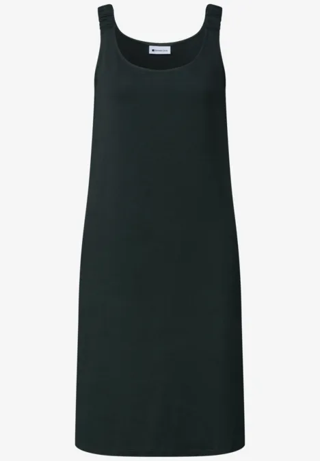 Schlichtes schwarzes ärmelloses Kleid in Midi-Länge.