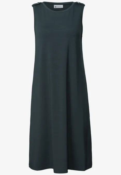 Ärmelloses, knielanges, dunkelgraues A-Linien-Kleid aus fließendem Stoff.