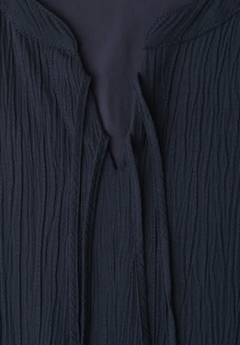 Knielanges Kleid mit Schleifendetail darkest blue Dunkelblauer, strukturiert gestrickter Cardigan mit Bändchenverschluss am Ausschnitt.