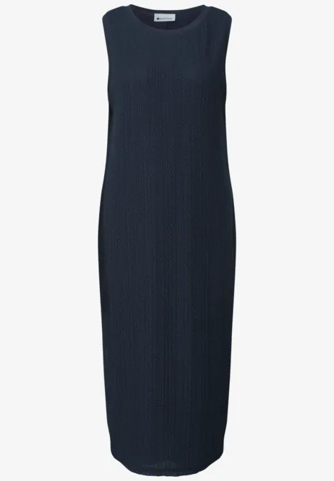 Mouwloze midi-jurk in donkerblauw ribgebreide stof met ronde hals.