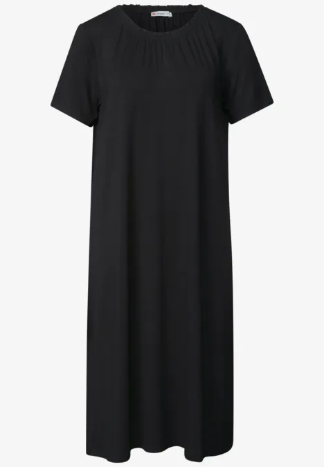 Robe en jersey à longueur de genou et col rond Black Robe noire sobre mi-longue à manches courtes et encolure ras du cou à effet plissé.