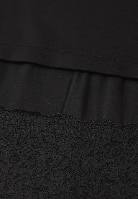 Tissu noir orné de dentelle