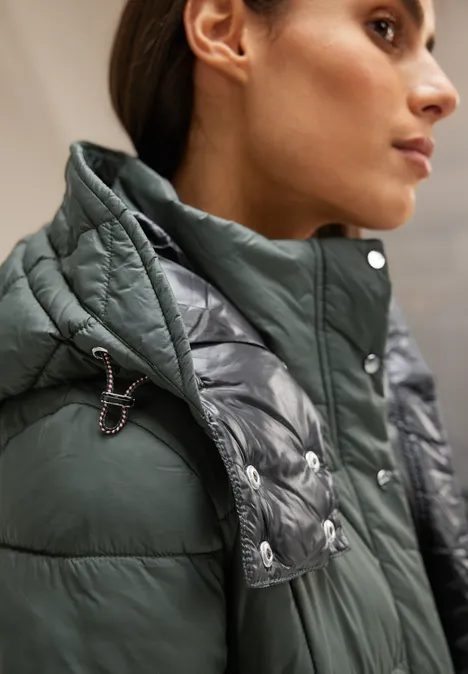 Gewatteerde jas met capuchon verdant green