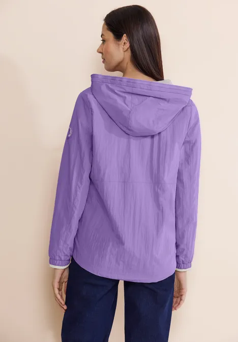 Moderner Windbreaker shiny lilac