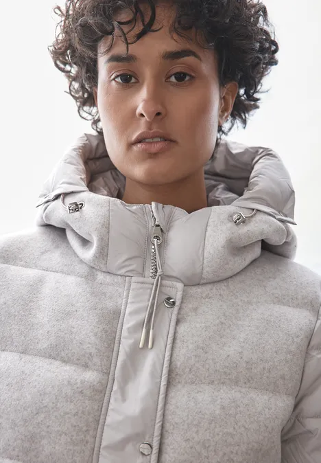 Gefütterte Steppjacke metallic grey