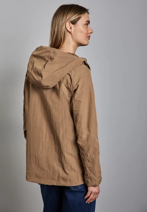 Moderner Windbreaker creamy brown