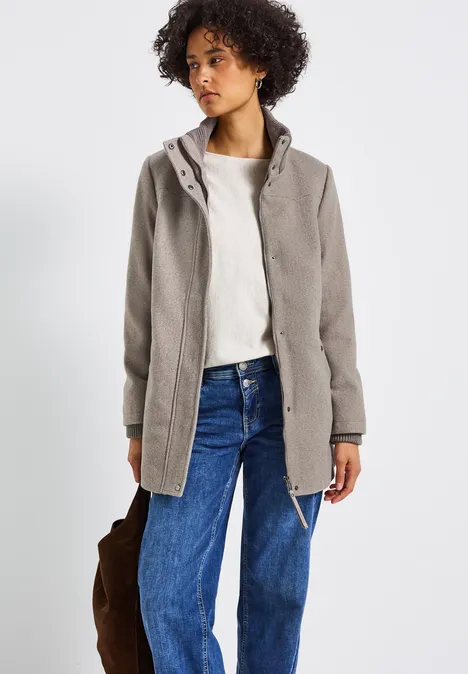 Manteau court avec détails en tricot Sandy Mocca Mel.