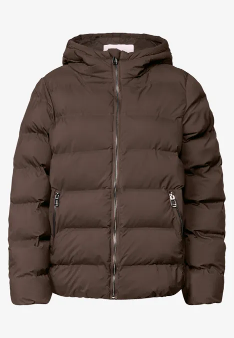 Kurze Jacke mit geklebter Steppung auburn brown Dunkelbraune, gesteppte Jacke mit Kapuze, durchgehendem Reißverschluss und seitlichen Taschen.