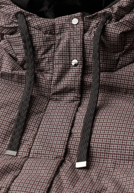 Jacke mit Kapuze und Steppmuster auburn brown Karierte Steppjacke mit Kapuze, Kordeln und silbernen Enden.