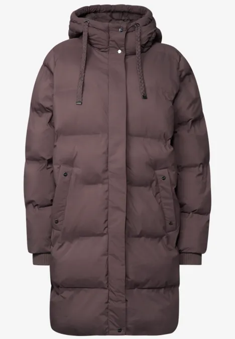 Knielanger, wattierter Winterparka in Dunkelbraun mit Kapuze, Druckknöpfen und Fronttaschen.