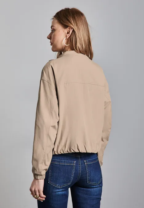 Kurze Jacke mit Stehkragen desert beige