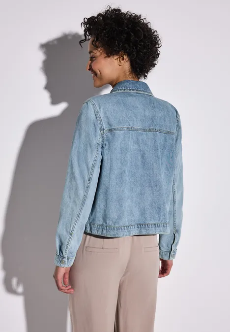 Jeansjacke mit Brusttaschen light blue authentic wash