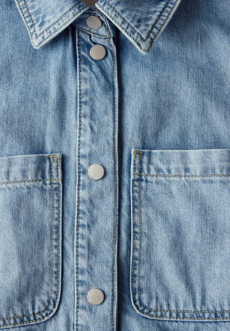 Jeansjacke mit Brusttaschen light blue authentic wash