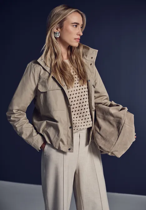 Kurze Jacke mit Stehkragen safari beige