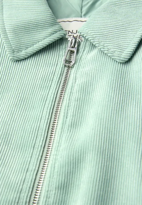Kurze Cordjacke serene green