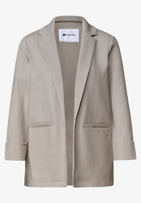 Beiger Blazer in legerem Stil mit offener Front und aufgesetzten Taschen.