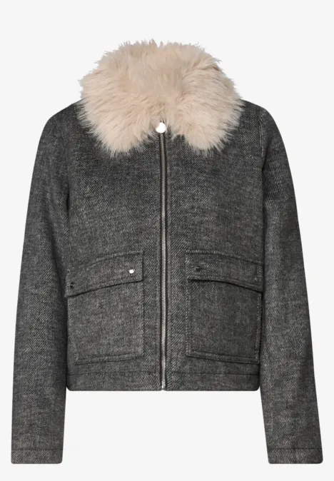 Overshirt mit Woll-Anteil und Fake-Fur-Kragen Obsidian Blue Graue Wolljacke mit Reißverschluss, zwei aufgesetzten Taschen und beigem, flauschigem Kragen.