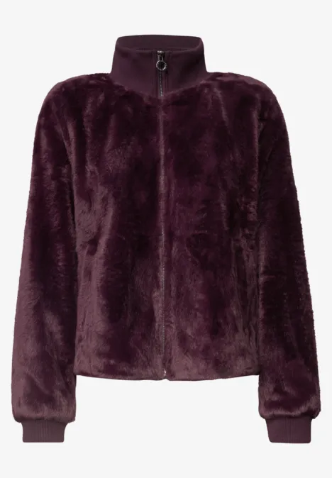 Blouson van imitatiebont met gebreide details en print rustic rouge Dunkelviolette, kuschelige Fleecejacke mit Reißverschluss und Stehkragen.