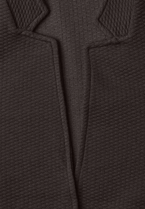 Blazer mit Reverskragen und Struktur black coffee mel. Schwarzes, strukturiertes Material mit sichtbarer Naht in V-Form und erhabener Textur.