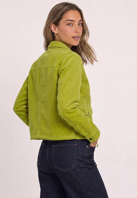 Veste en velours côtelé avec col chemise et fermeture à zip apple lime Frau im Profil mit grüner Jacke und dunkler Jeans.
