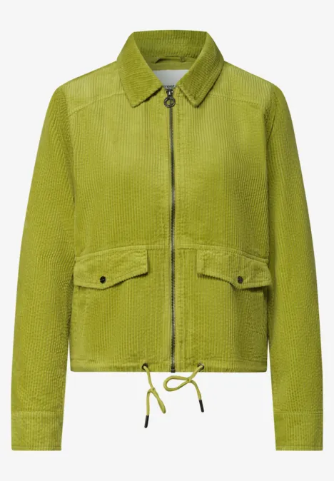 Veste en velours côtelé avec col chemise et fermeture à zip apple lime Grüne, kurz geschnittene Jacke mit Reißverschluss, zwei aufgesetzten Taschen, Kordelzug am Saum und klassischem Kragen.