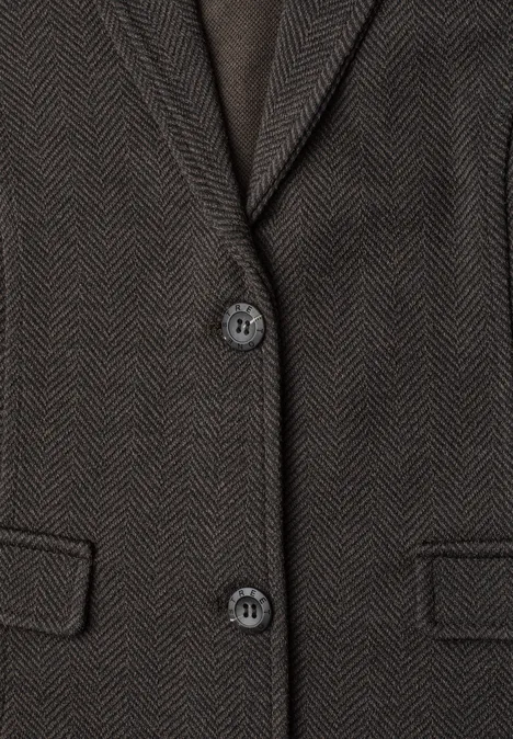 Eenvoudige blazer met reverskraag en patroon black coffee Dunkelgraues Sakko mit Fischgrätmuster, zwei Knöpfen und Pattentaschen.