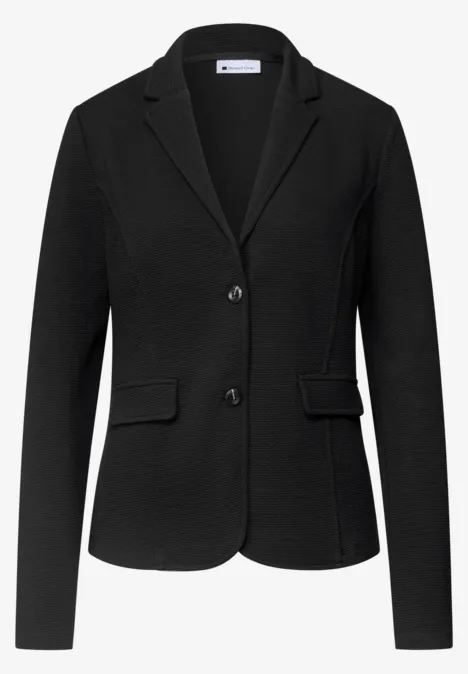 Schwarzer Damen-Blazer mit Reverskragen und Knopfleiste.