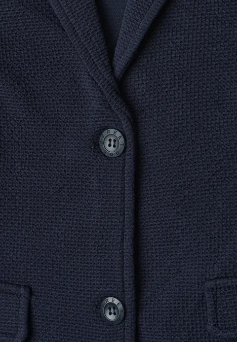 Dunkelblauer Strickblazer mit zwei Knöpfen und vorderen Klappentaschen