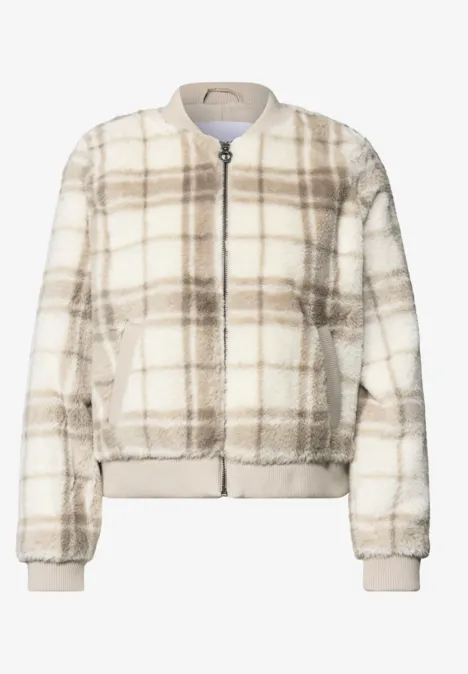 Weiche Teddyjacke in hellem Karomuster mit Reißverschluss und Rippbündchen.