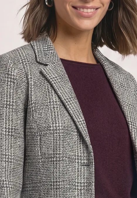 Blazer mit Karomuster und Knöpfen Black Lächelnde Frau im grauen Karoblazer und lila Pullover.