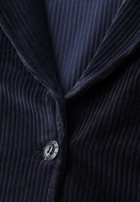Veston en velours côtelé bleu marine à fines rayures, col cranté et bouton unique.