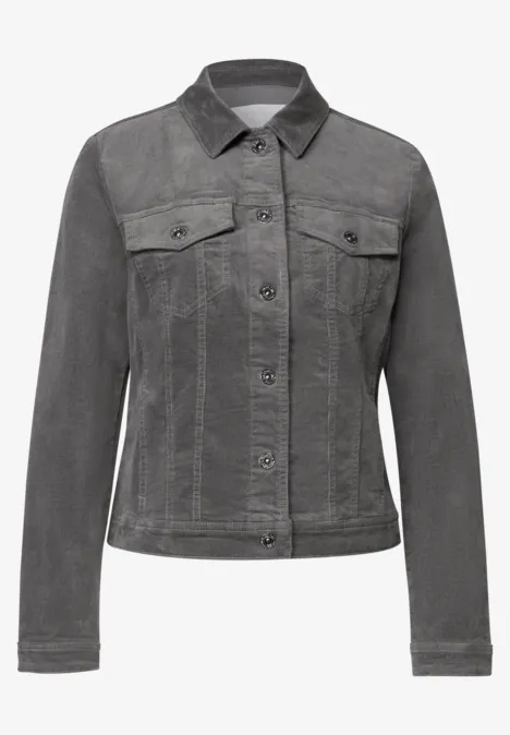 Donkergrijs denim jack met kraag, knoopsluiting en opgestikte borstzakken.