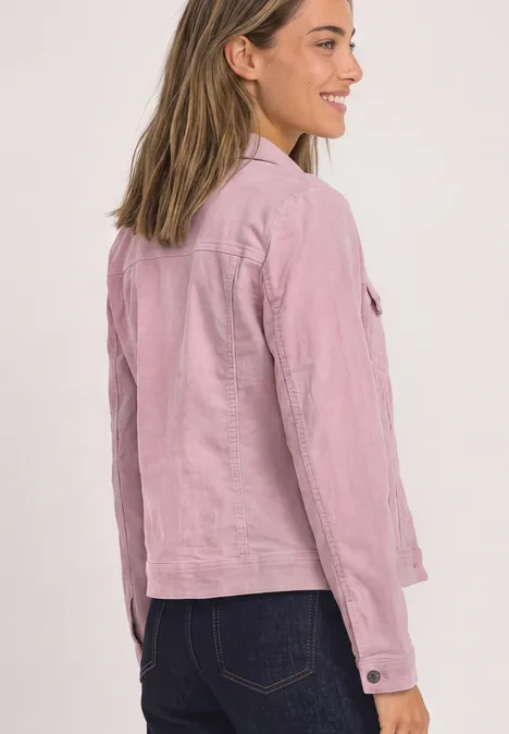 Jacke aus Cord mit Knopfleiste quiet rose Frau im Profil trägt leichten rosa Leinenblazer.