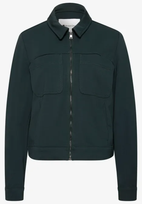 Jas met overhemdkraag en borstzakken stormy green Donkergroene damesjas met kraag, ritssluiting en twee borstzakken.