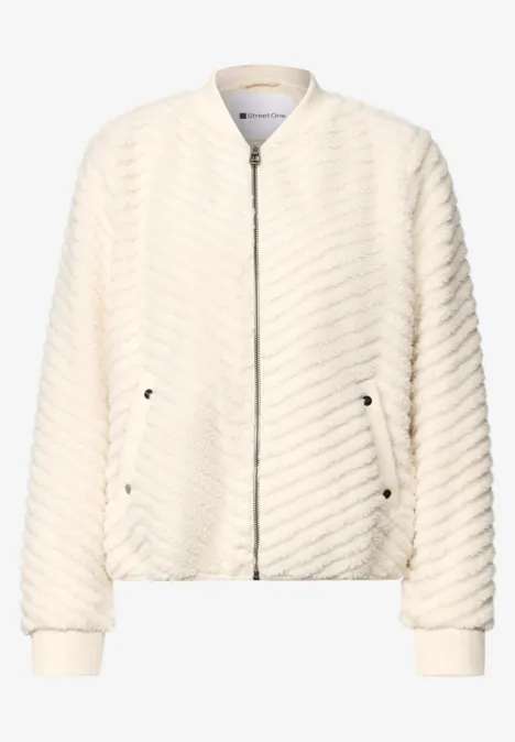 Teddy-Jacke mit Zick-Zack-Struktur pure beige Cremefarbige Bomberjacke mit Zickzackstruktur, Reißverschluss und seitlichen Taschen.