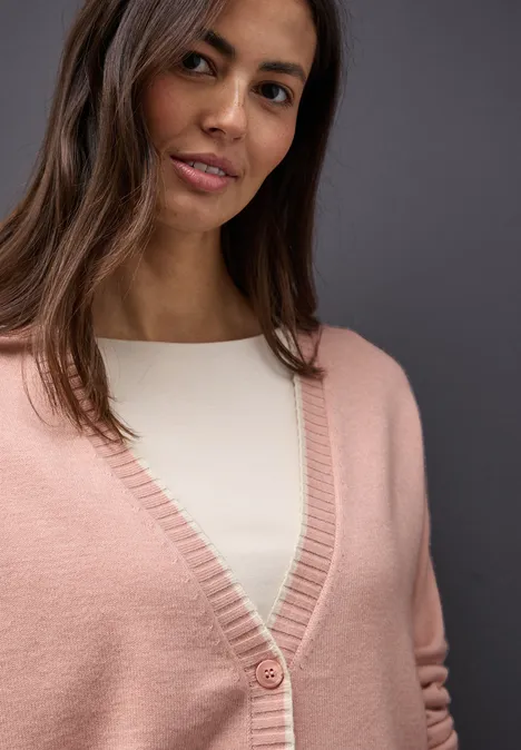 Cardigan mit Kontrastdetails faded rose mel. Cardigan mit Kontrastdetails faded rose mel.