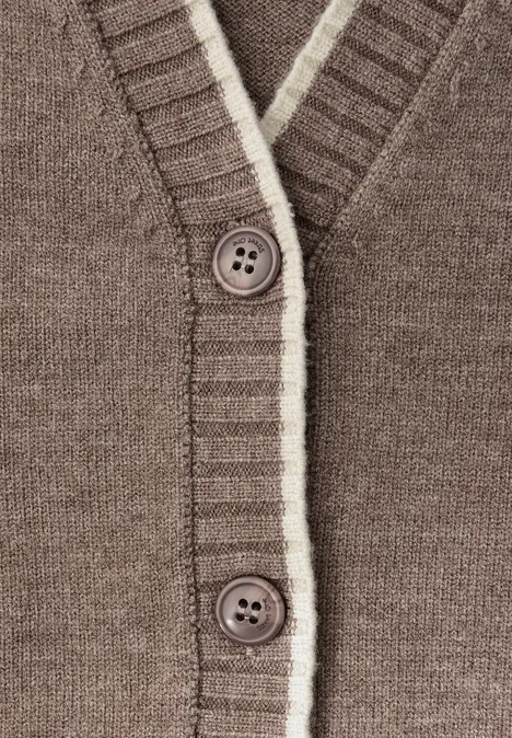 Cardigan mit Kontrastdetails silk brown mel. Cardigan mit Kontrastdetails silk brown mel.