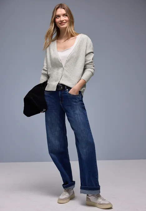 Zacht vest met V-hals pelican grey mel. Zacht vest met V-hals pelican grey mel.