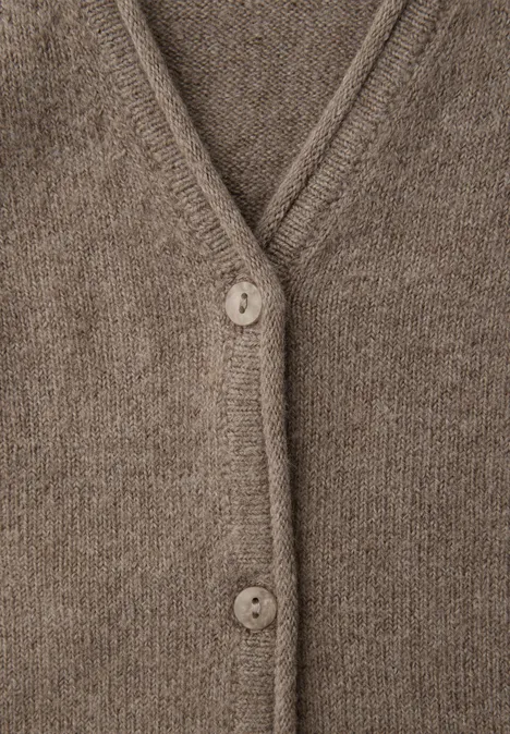Kuscheliger V-Neck Cardigan light terra mocha mel. Kuscheliger V-Neck Cardigan light terra mocha mel.
